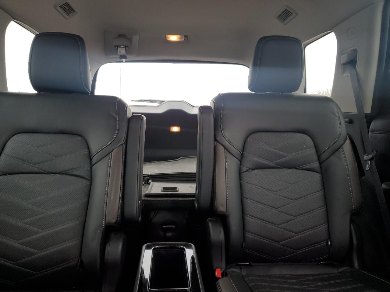 Nissan Pathfinder Platinum Image 3