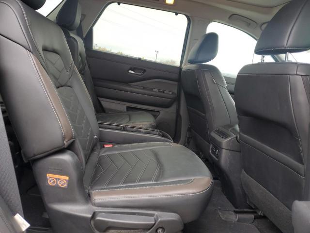 Nissan Pathfinder Platinum Image 10