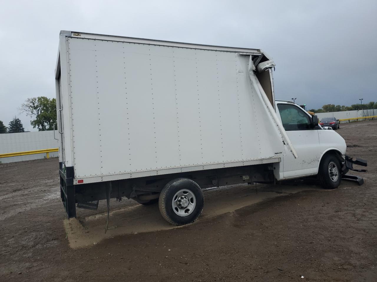 Chevrolet Express Image 5