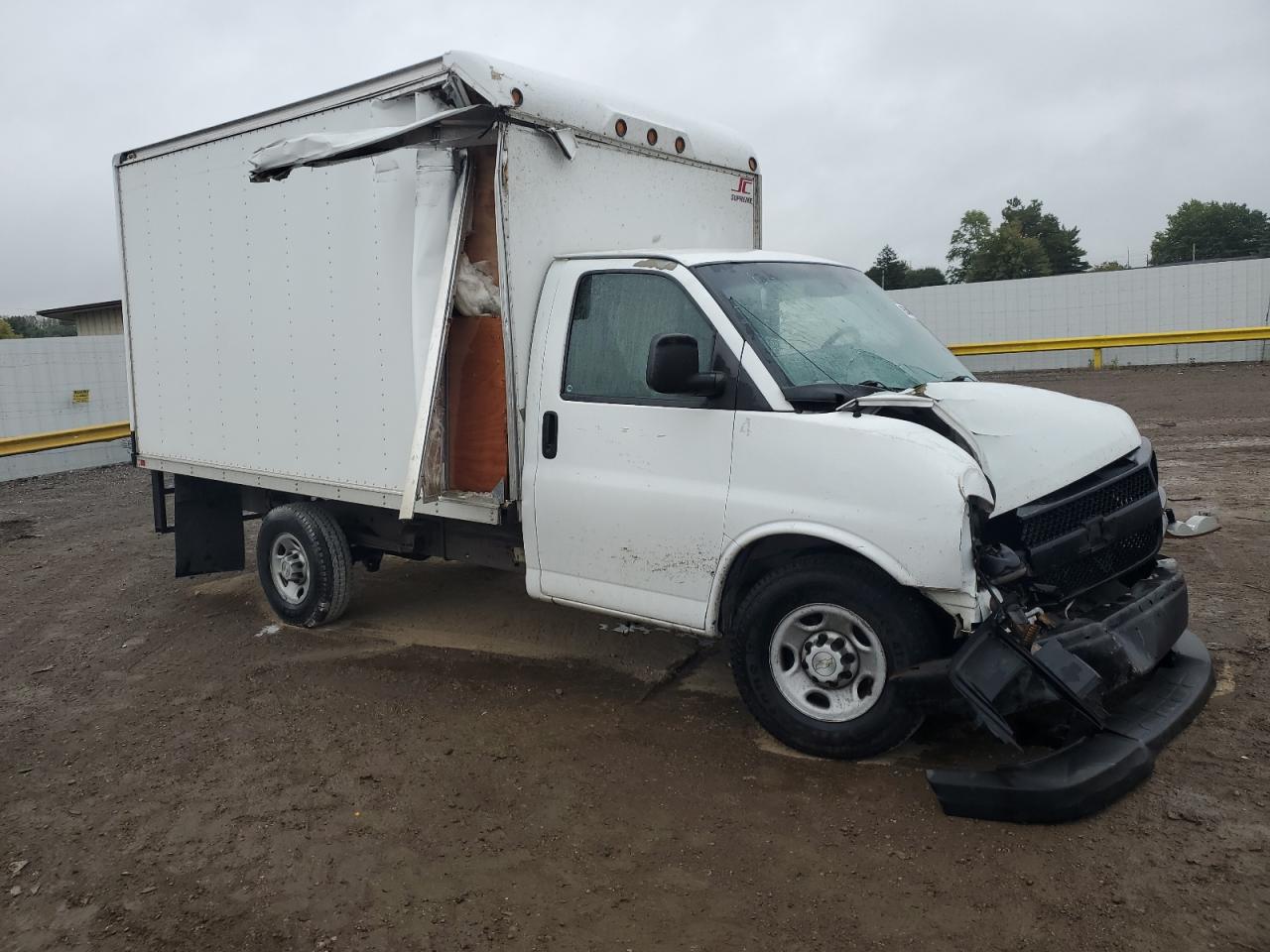 Chevrolet Express Image 3