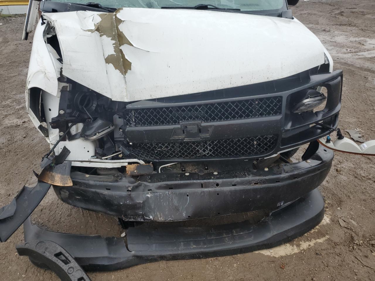 Chevrolet Express Image 6