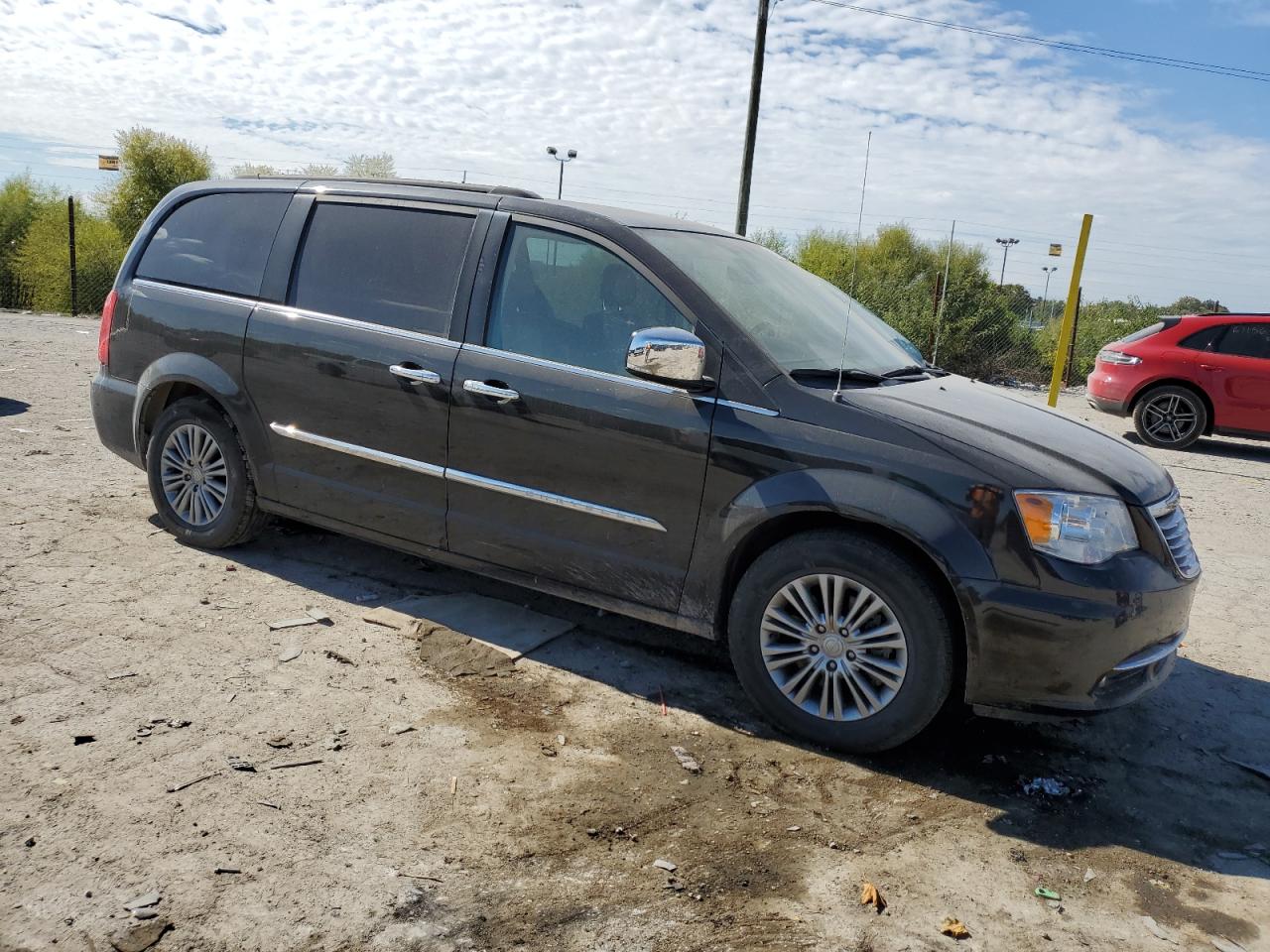 Chrysler Minivan Touring L Image 7