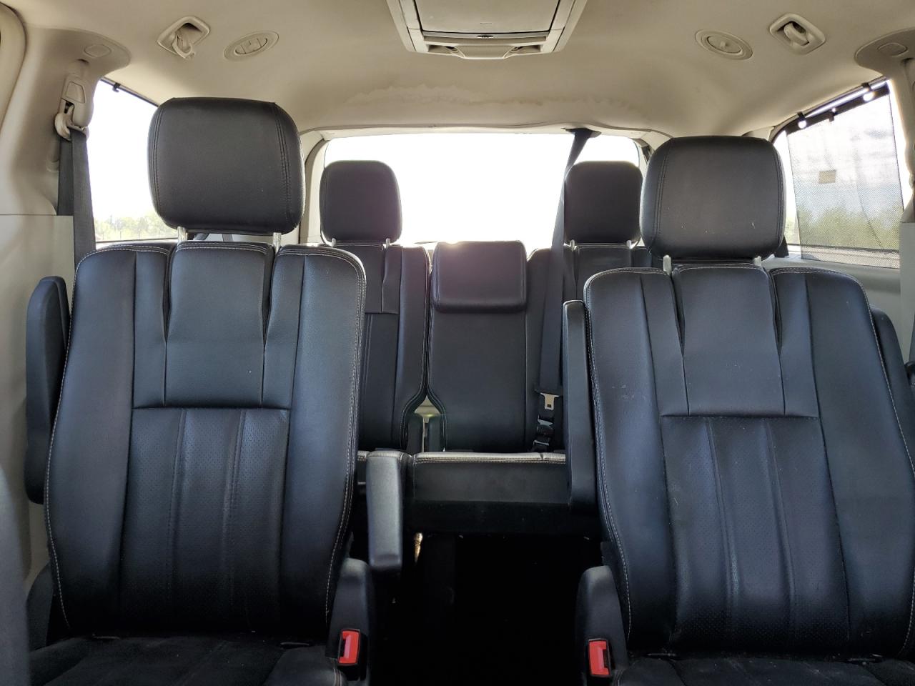 Chrysler Minivan Touring L Image 13