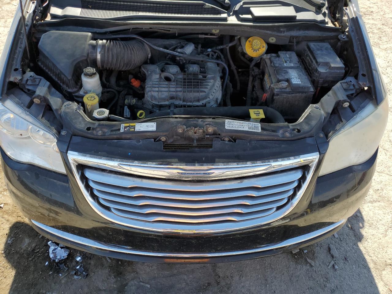 Chrysler Minivan Touring L Image 3