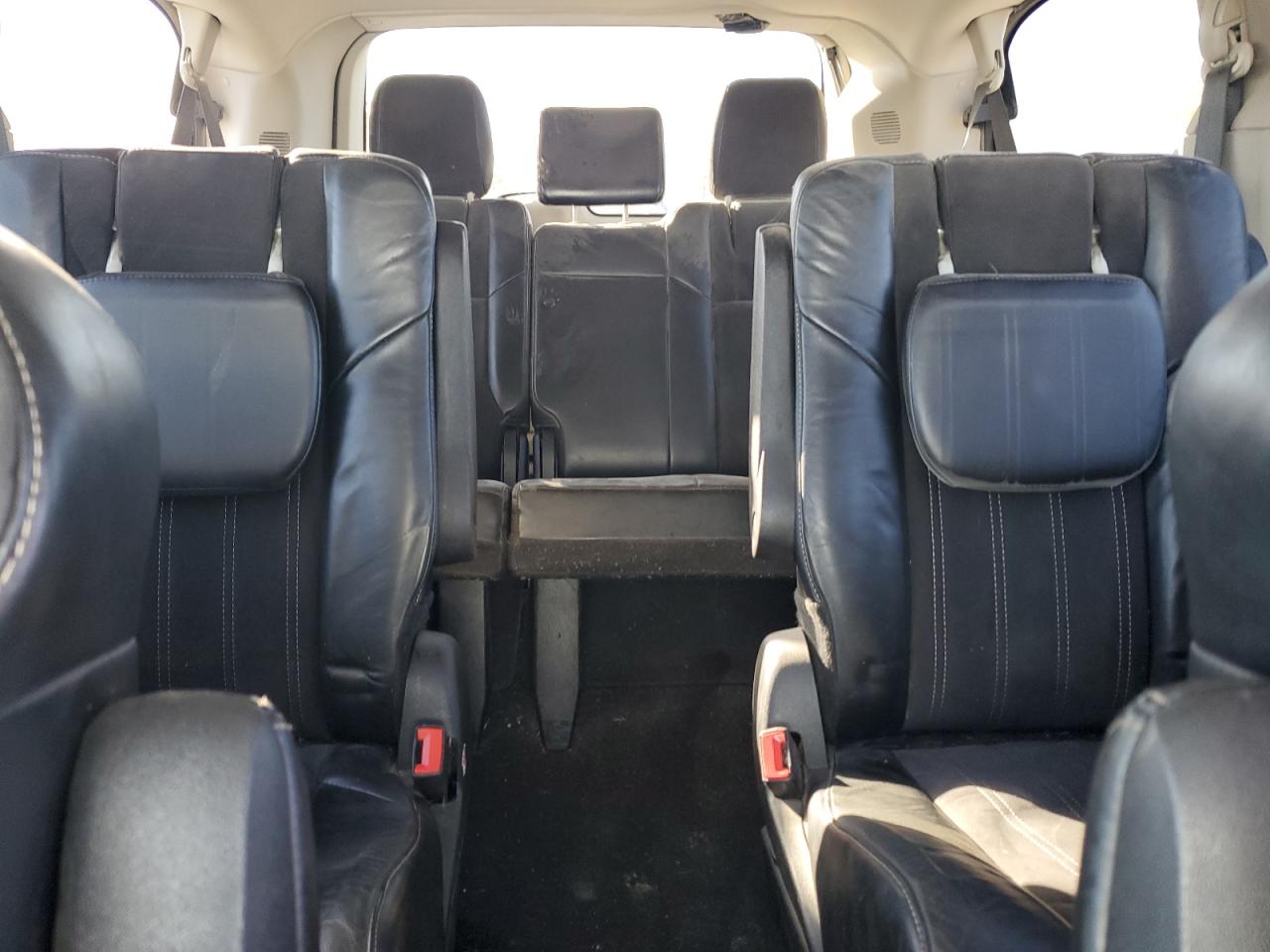 Chrysler Minivan Touring L Image 13