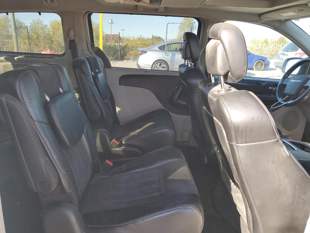 Chrysler Minivan Touring L Image 12