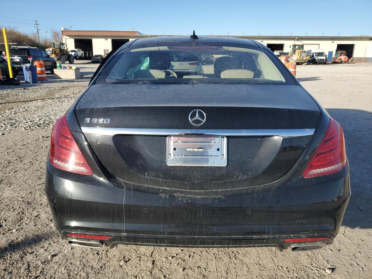 Mercedes-Benz S-Class 550 Image 12