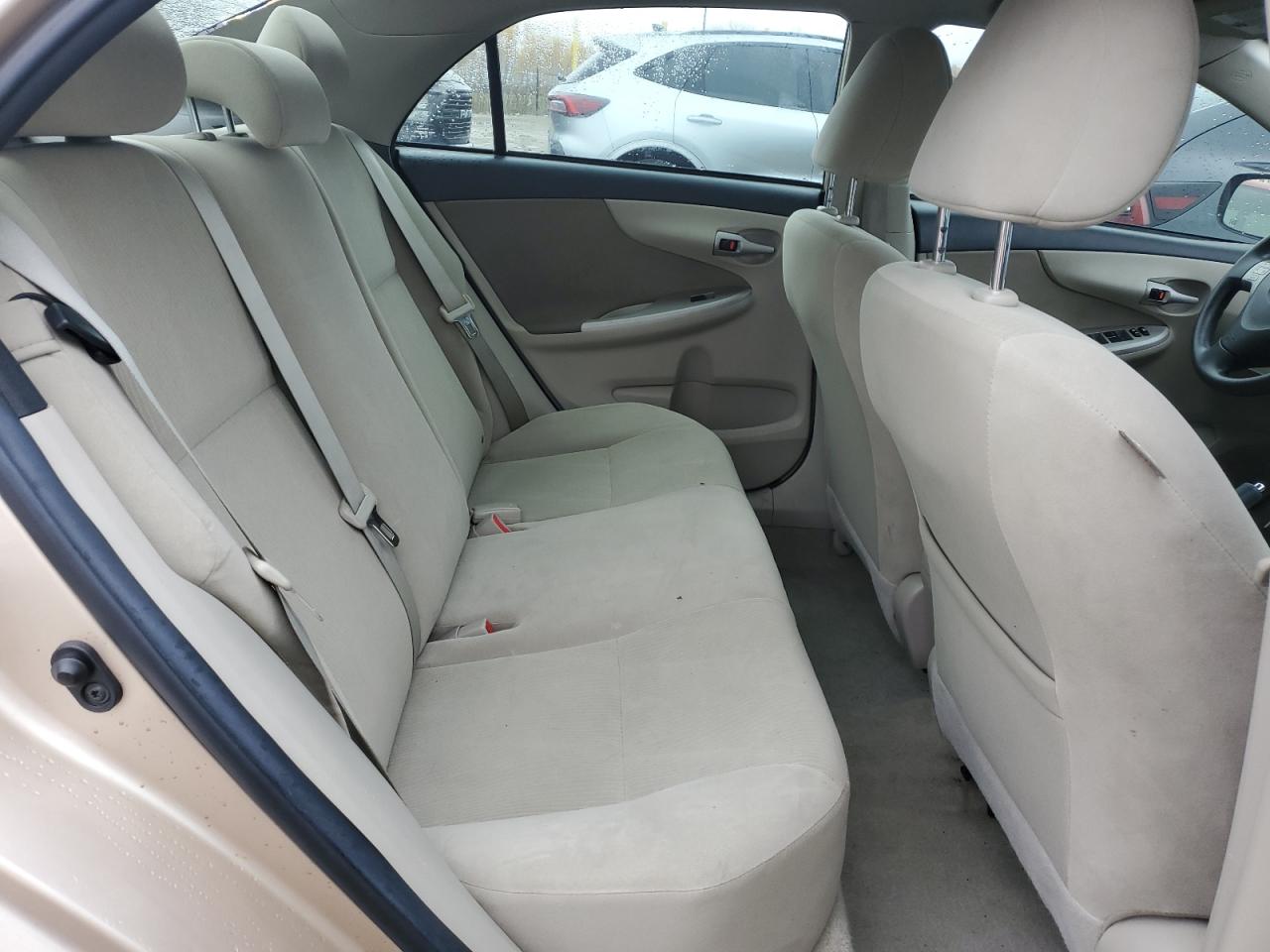 Toyota Corolla Base Image 7