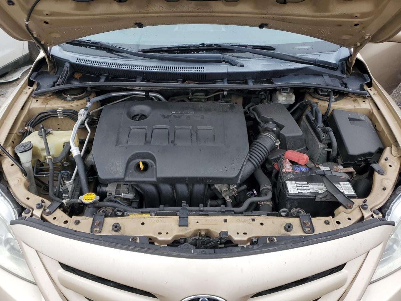 Toyota Corolla Base Image 10