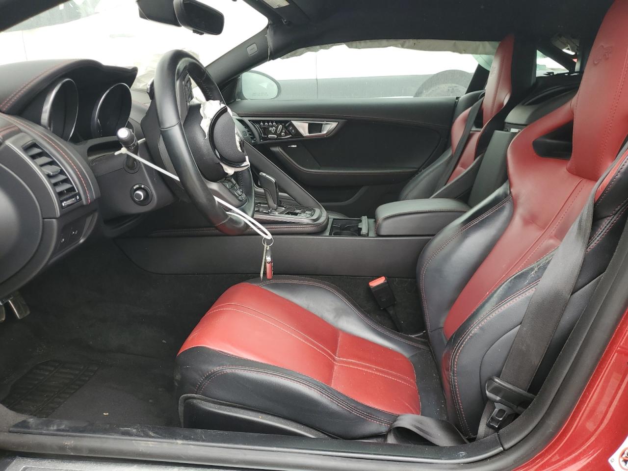 Jaguar F-TYPE R Image 8