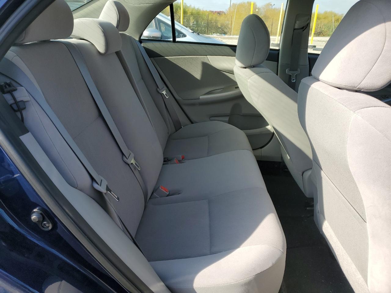 Toyota Corolla Base Image 11