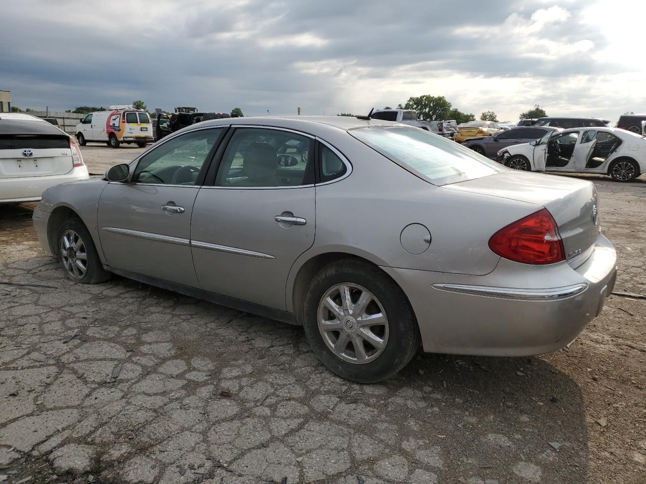 Buick LaCrosse Cx Image 2