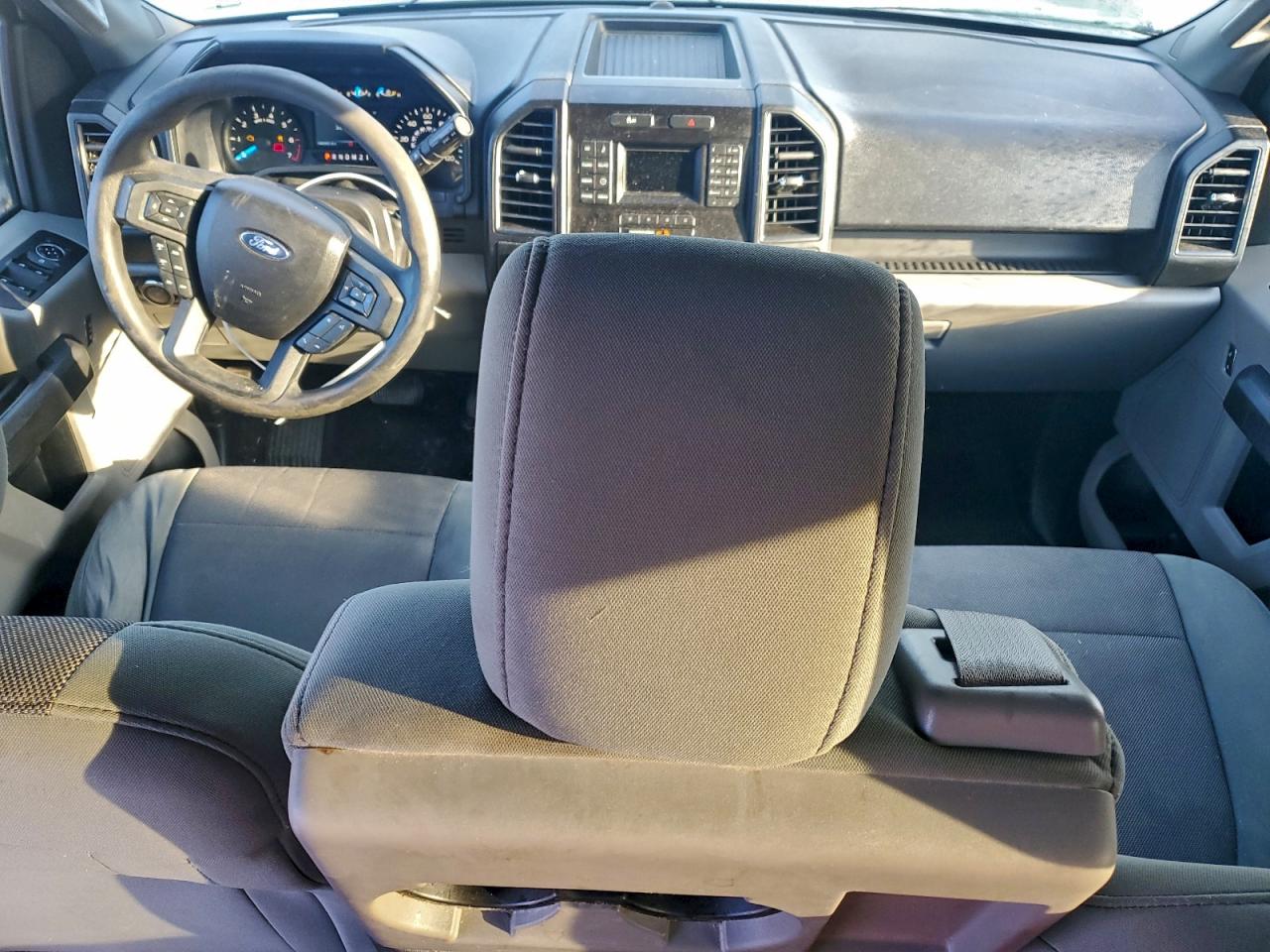 Ford F-150 Supercrew Image 11