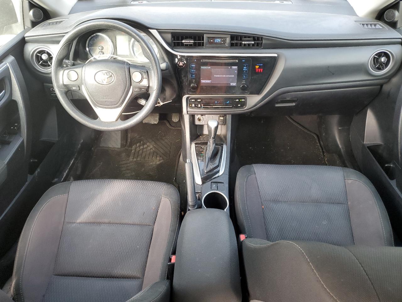 Toyota Corolla L Image 10