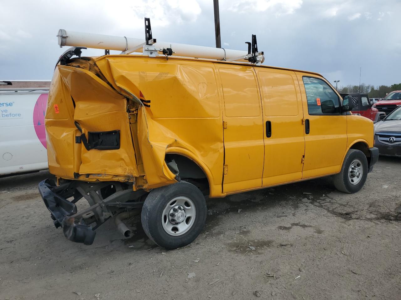 Chevrolet Express Image 4