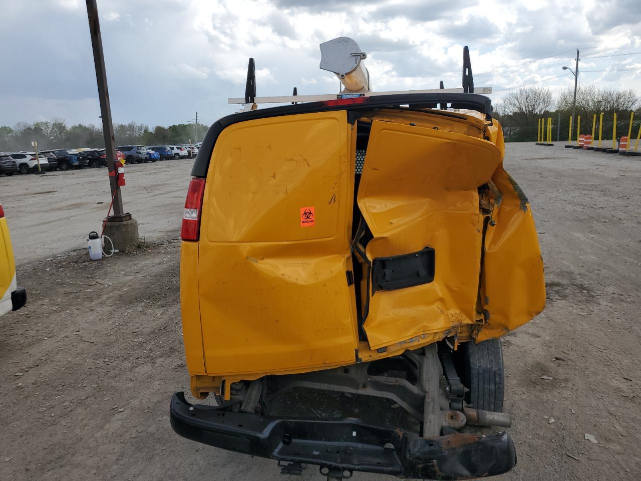 Chevrolet Express Image 3