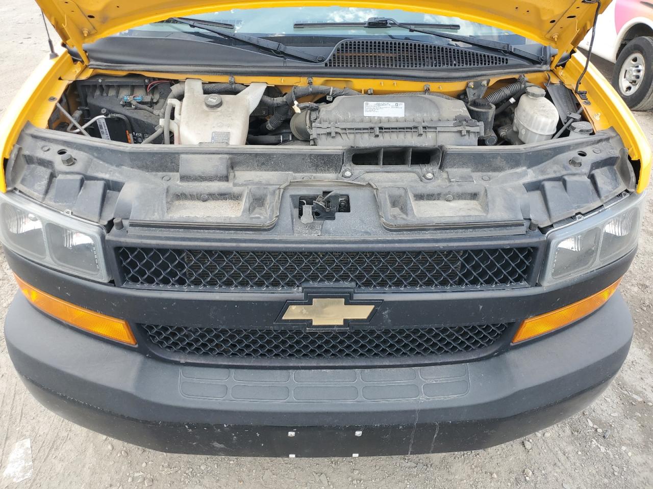 Chevrolet Express Image 2