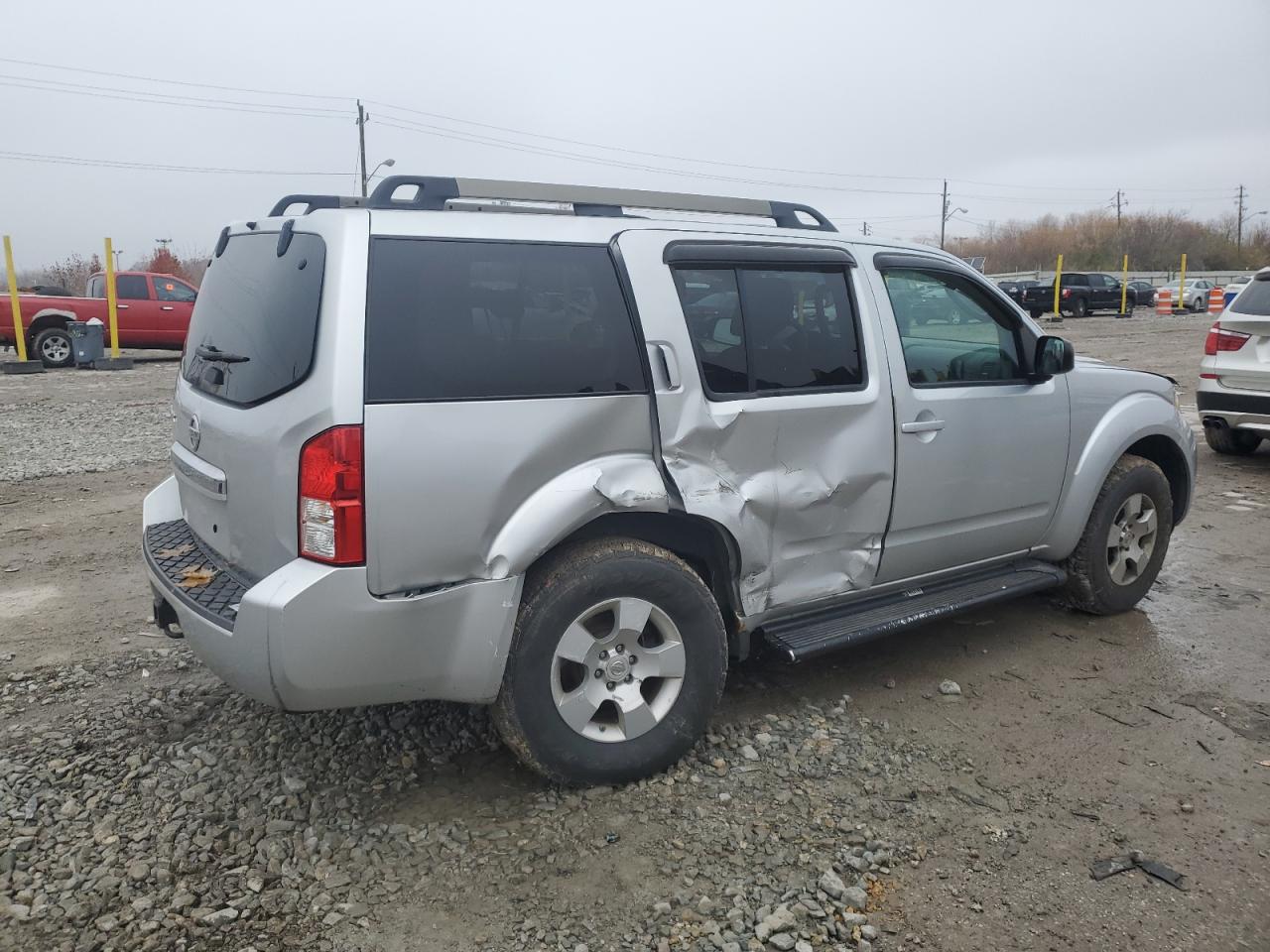 Nissan Pathfinder S Image 2