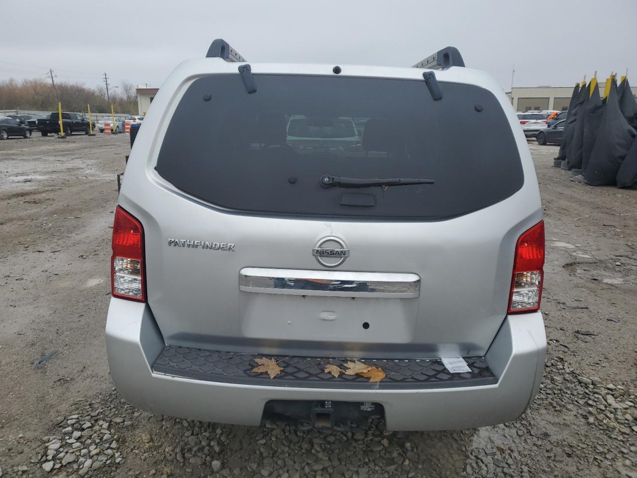 Nissan Pathfinder S Image 12