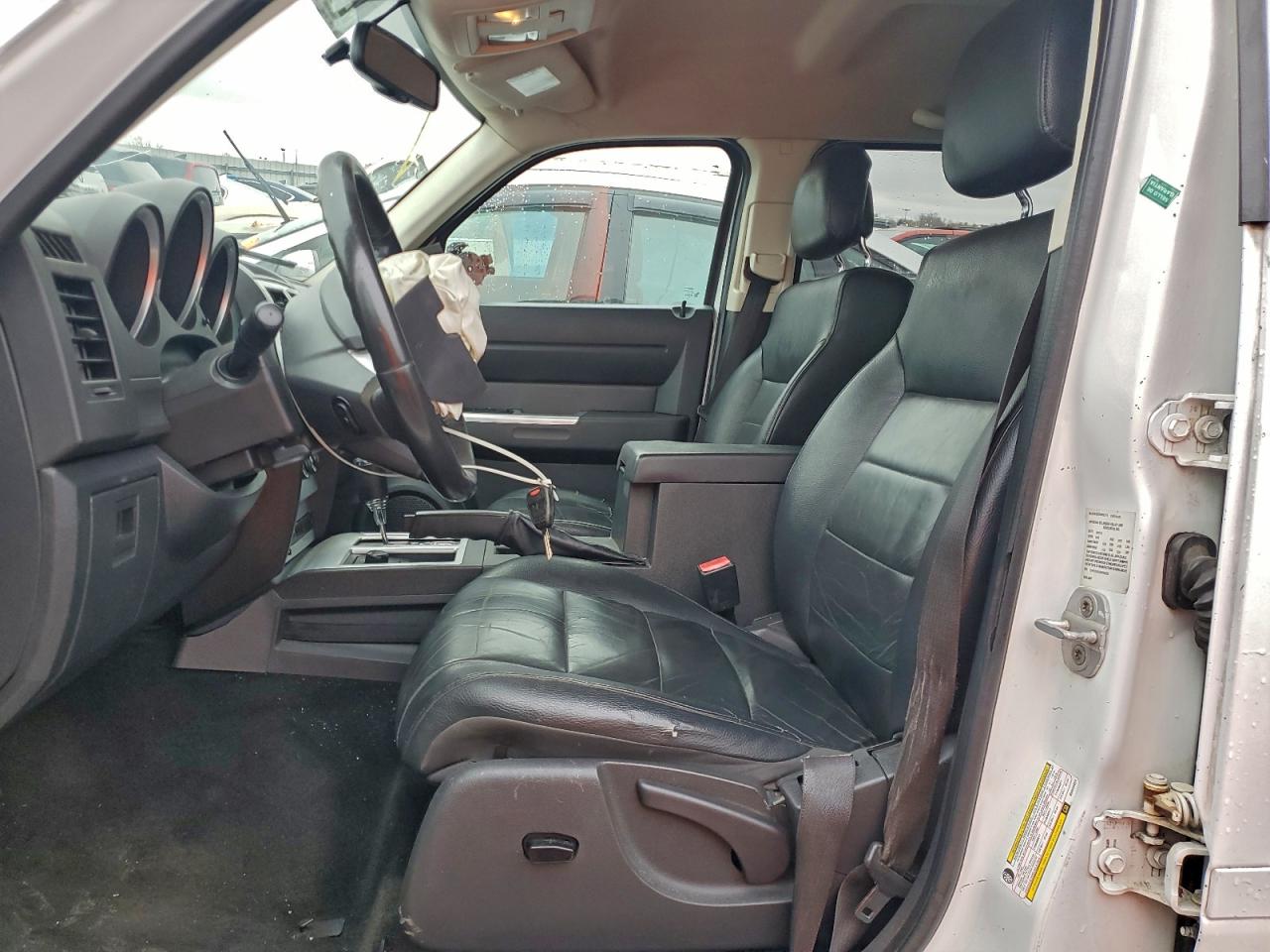 Dodge Nitro Sxt Image 8