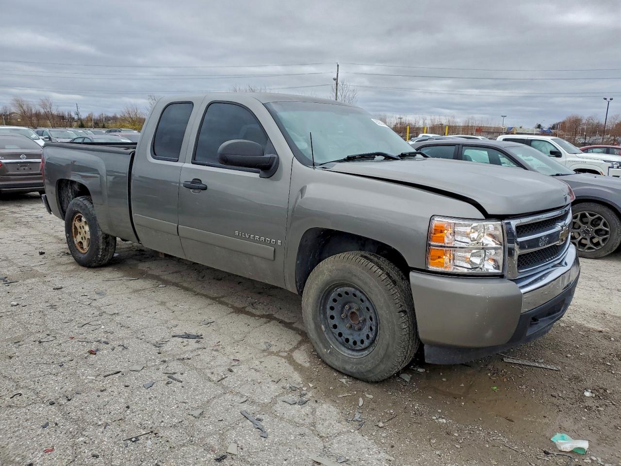 Chevrolet Silverado C1500 Image 2