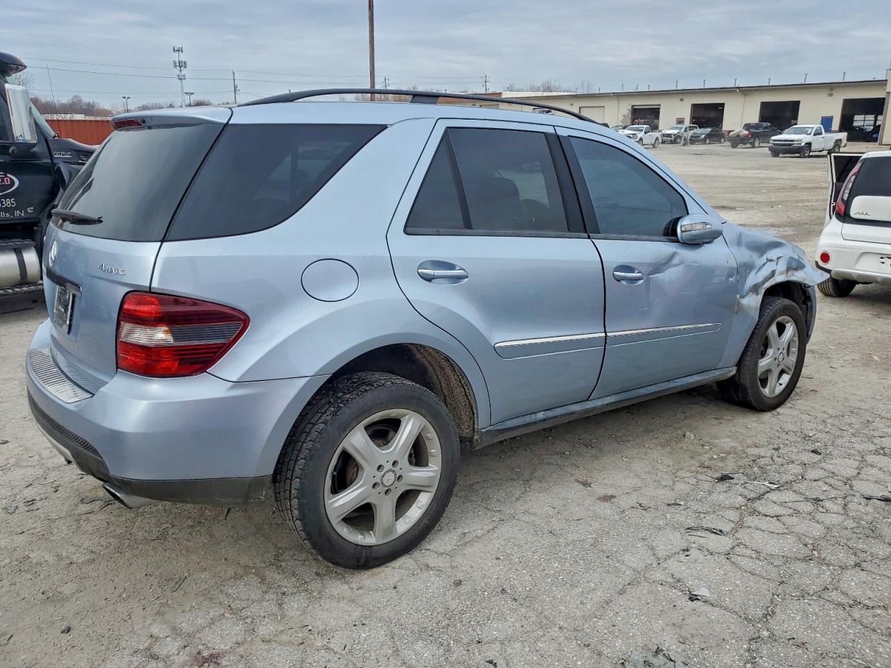 Mercedes-Benz M-Class 350 Image 13