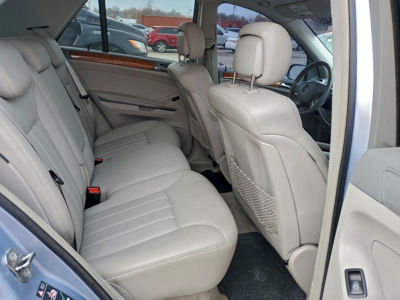 Mercedes-Benz M-Class 350 Image 10