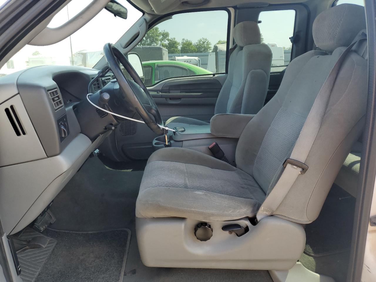 Ford F-350 Super Duty Image 12