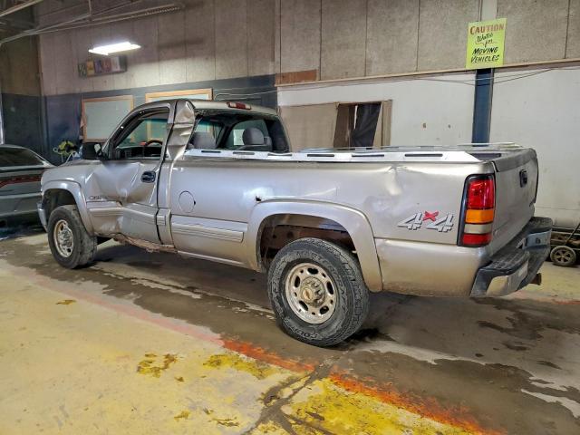 Chevrolet Silverado K2500 Image 2