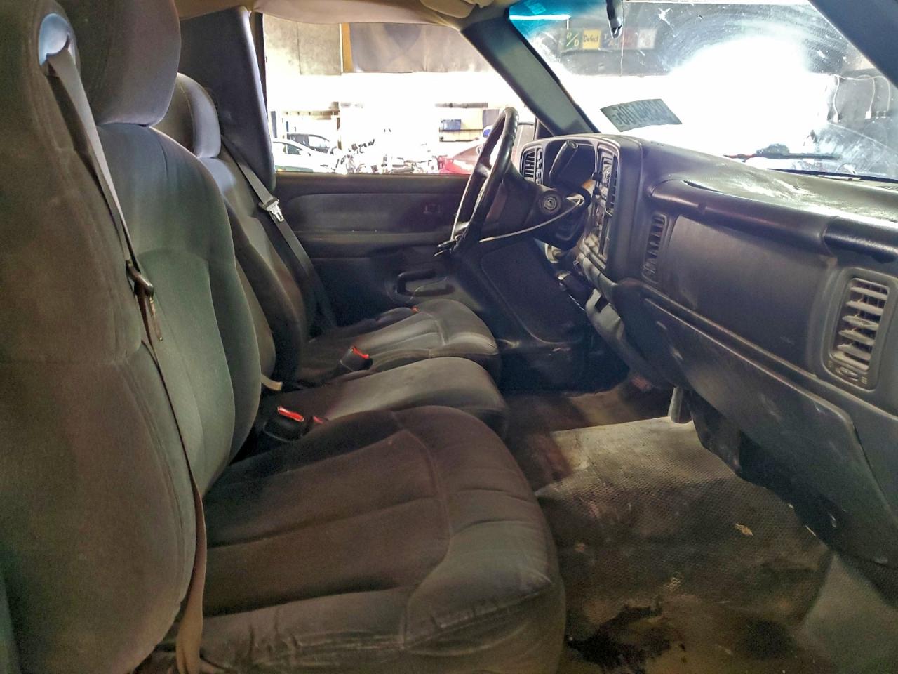 Chevrolet Silverado K2500 Image 4