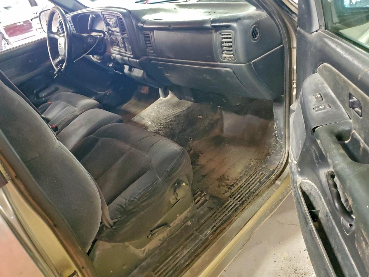 Chevrolet Silverado K2500 Image 7