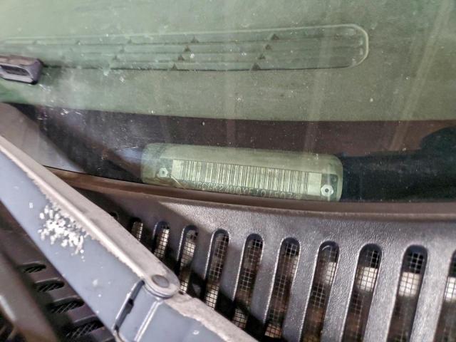 Chevrolet Silverado K2500 Image 11