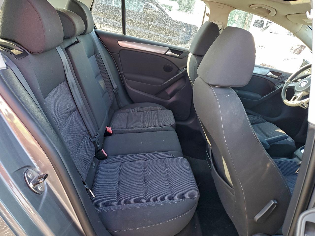 Volkswagen Golf Image 12