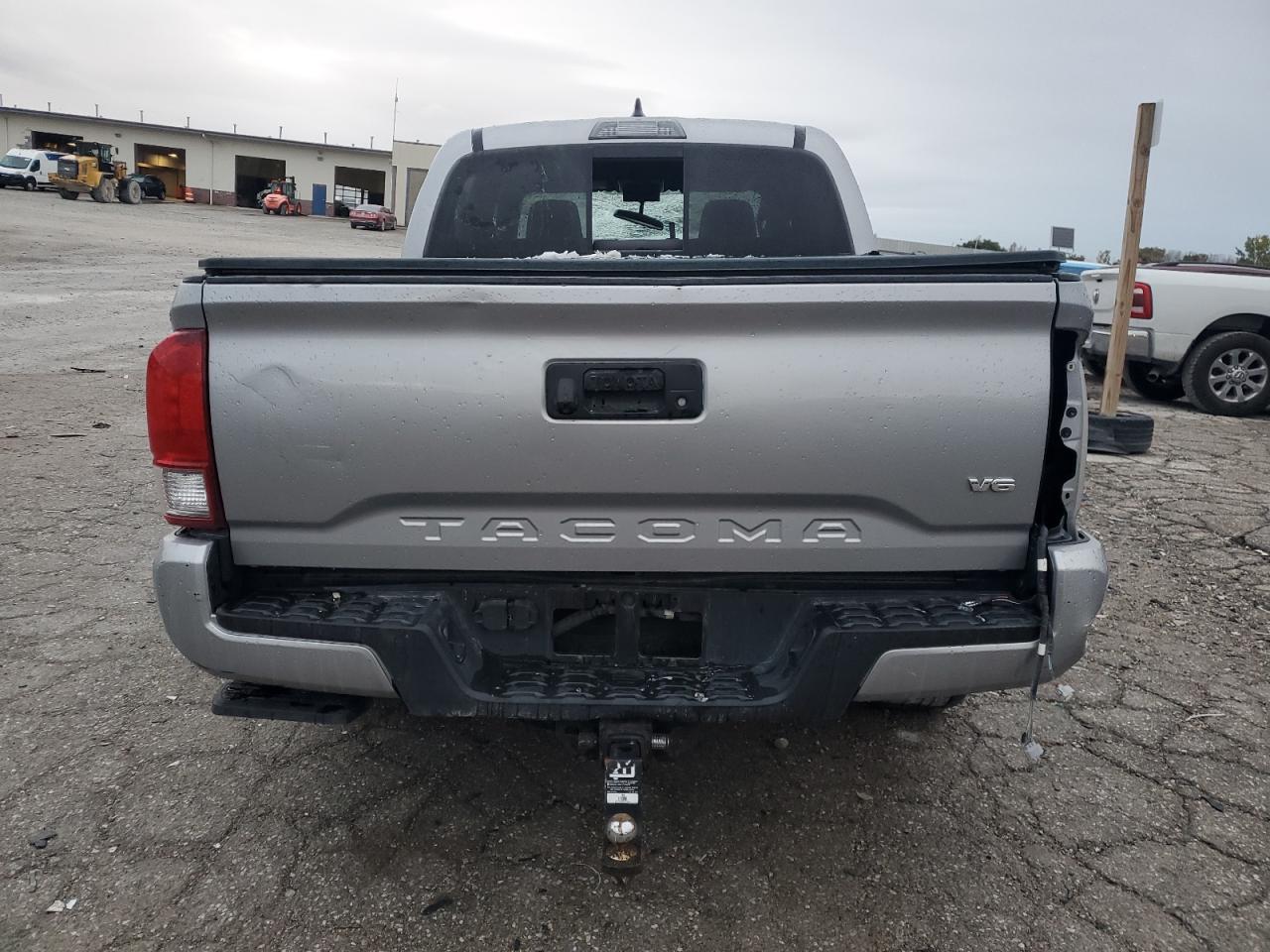 Toyota Tacoma Double Cab Image 10