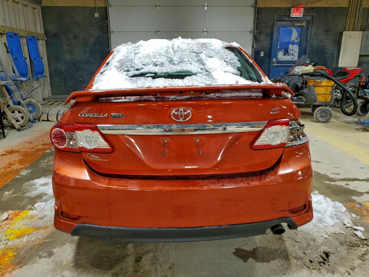 Toyota Corolla Base Image 11