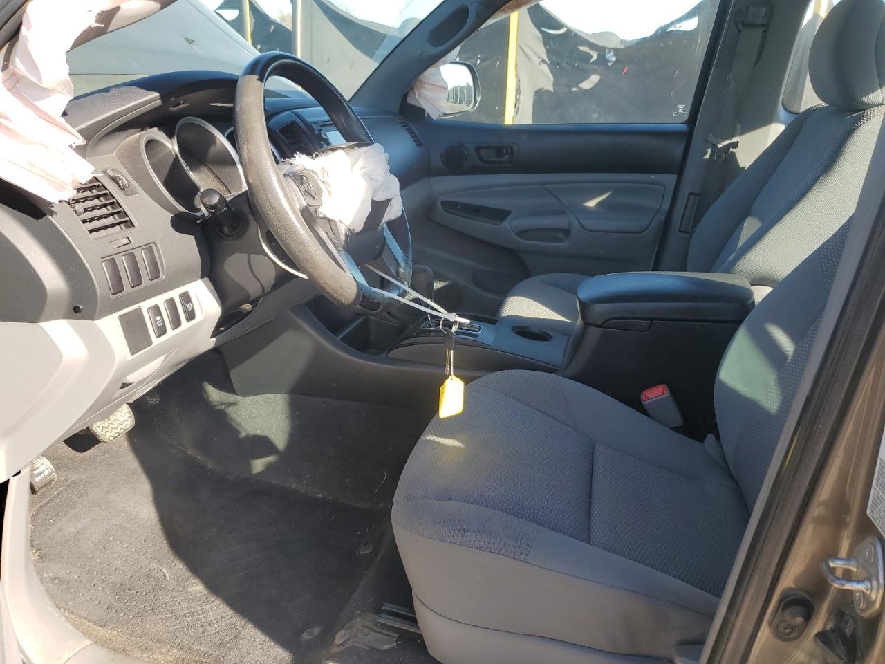 Toyota Tacoma Access Cab Image 9