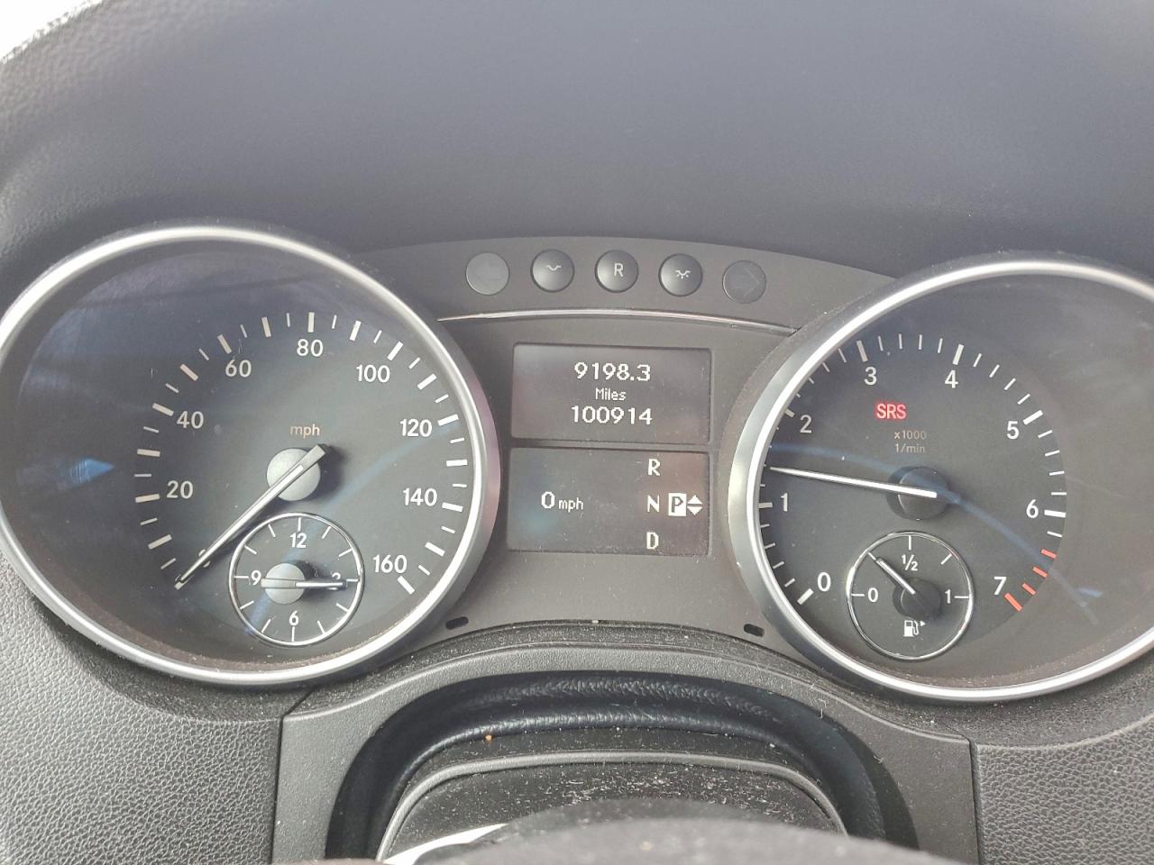 Mercedes-Benz M-Class 550 Image 11