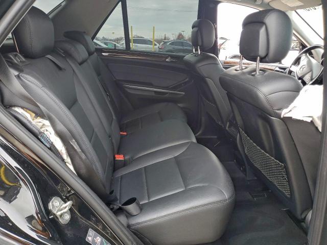 Mercedes-Benz M-Class 550 Image 3