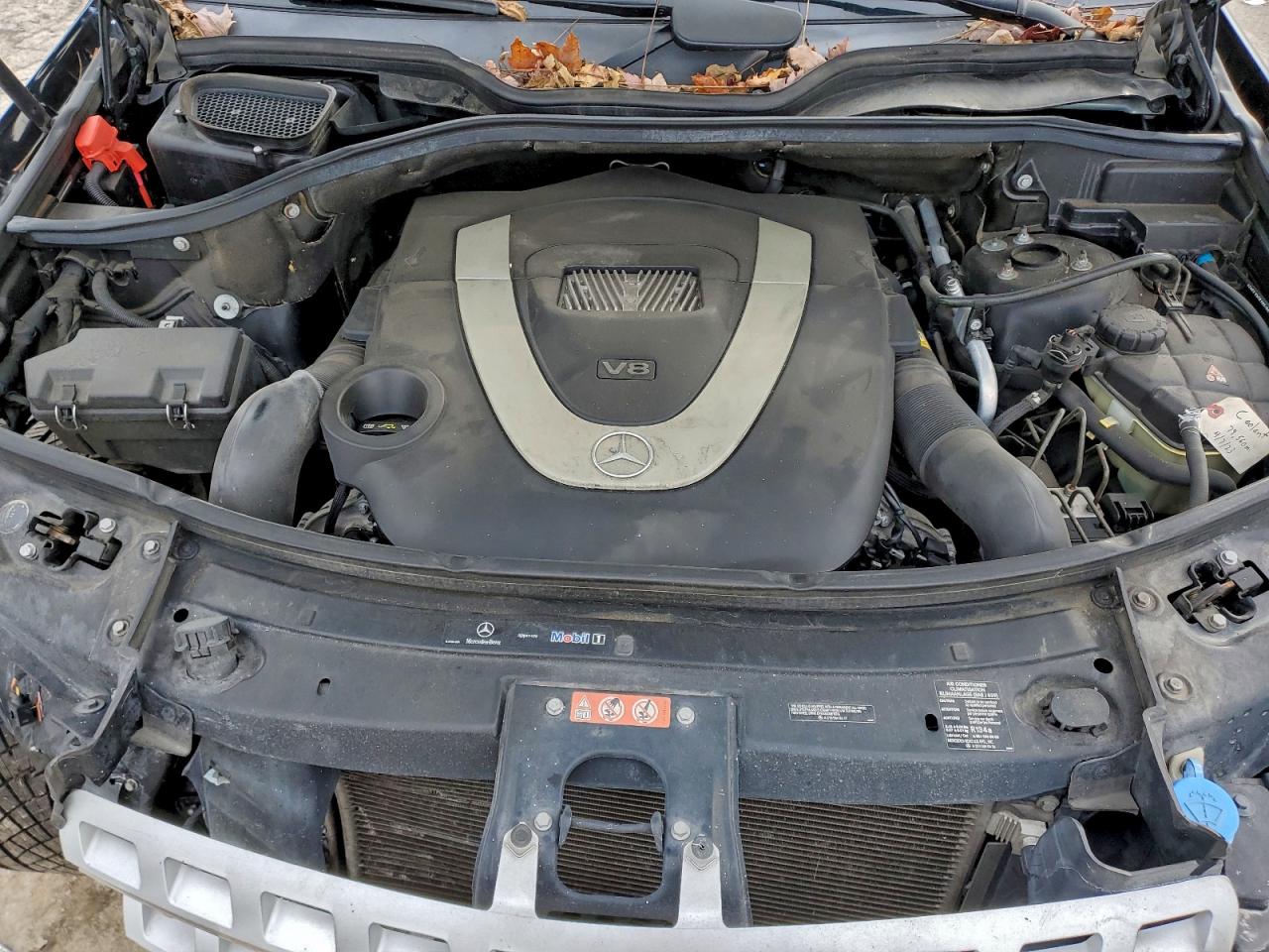 Mercedes-Benz M-Class 550 Image 12