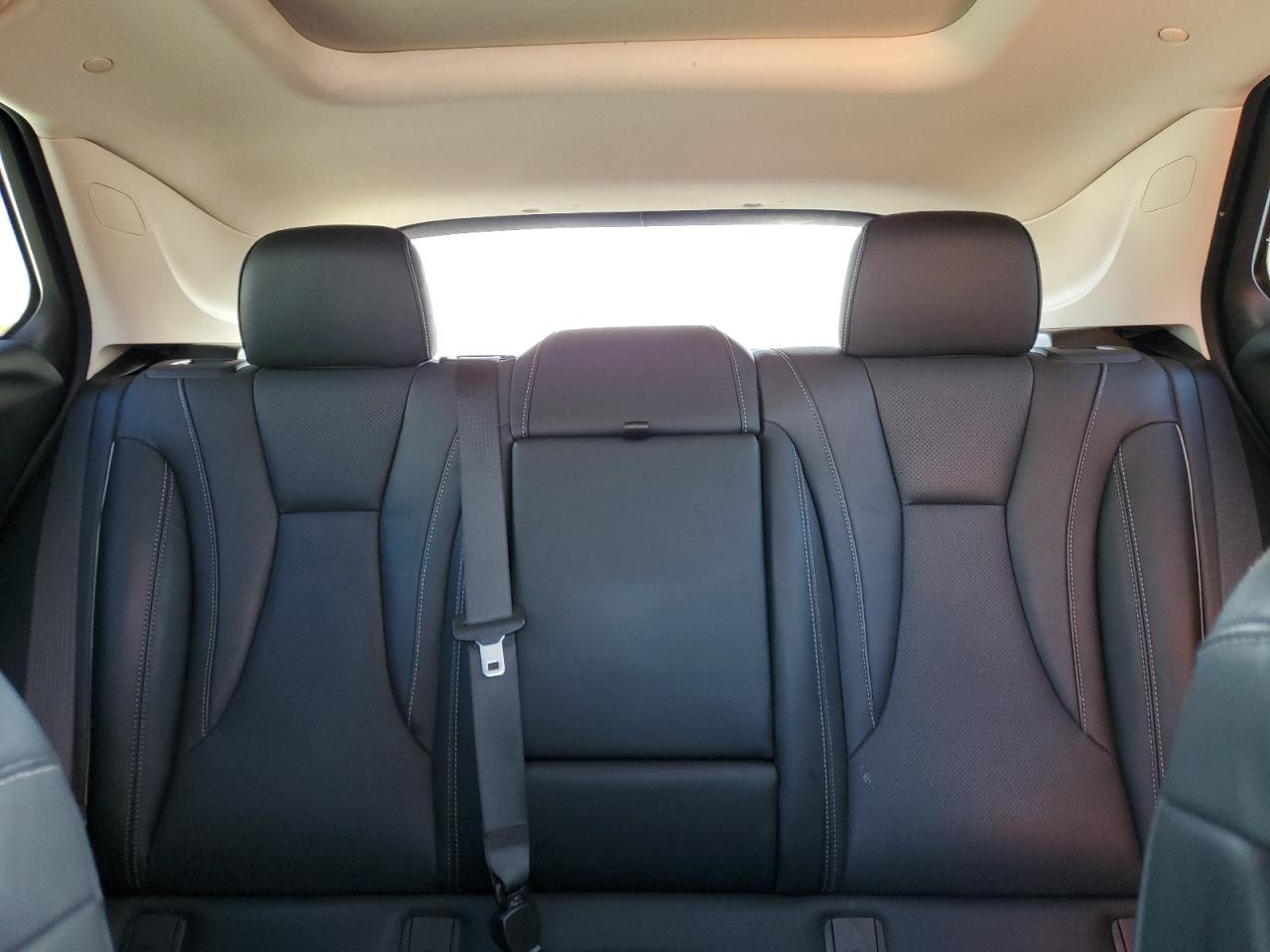 Buick Envision Essence Image 2