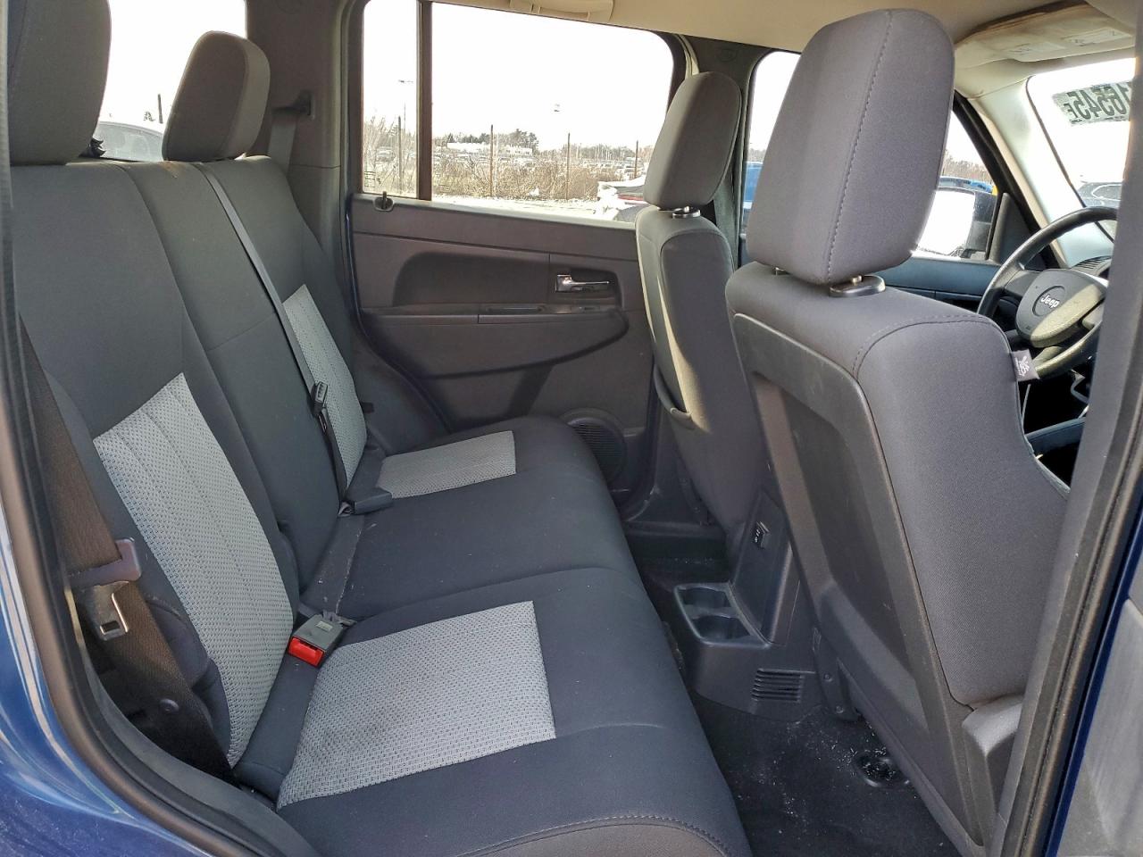 Jeep Liberty Sport Image 9