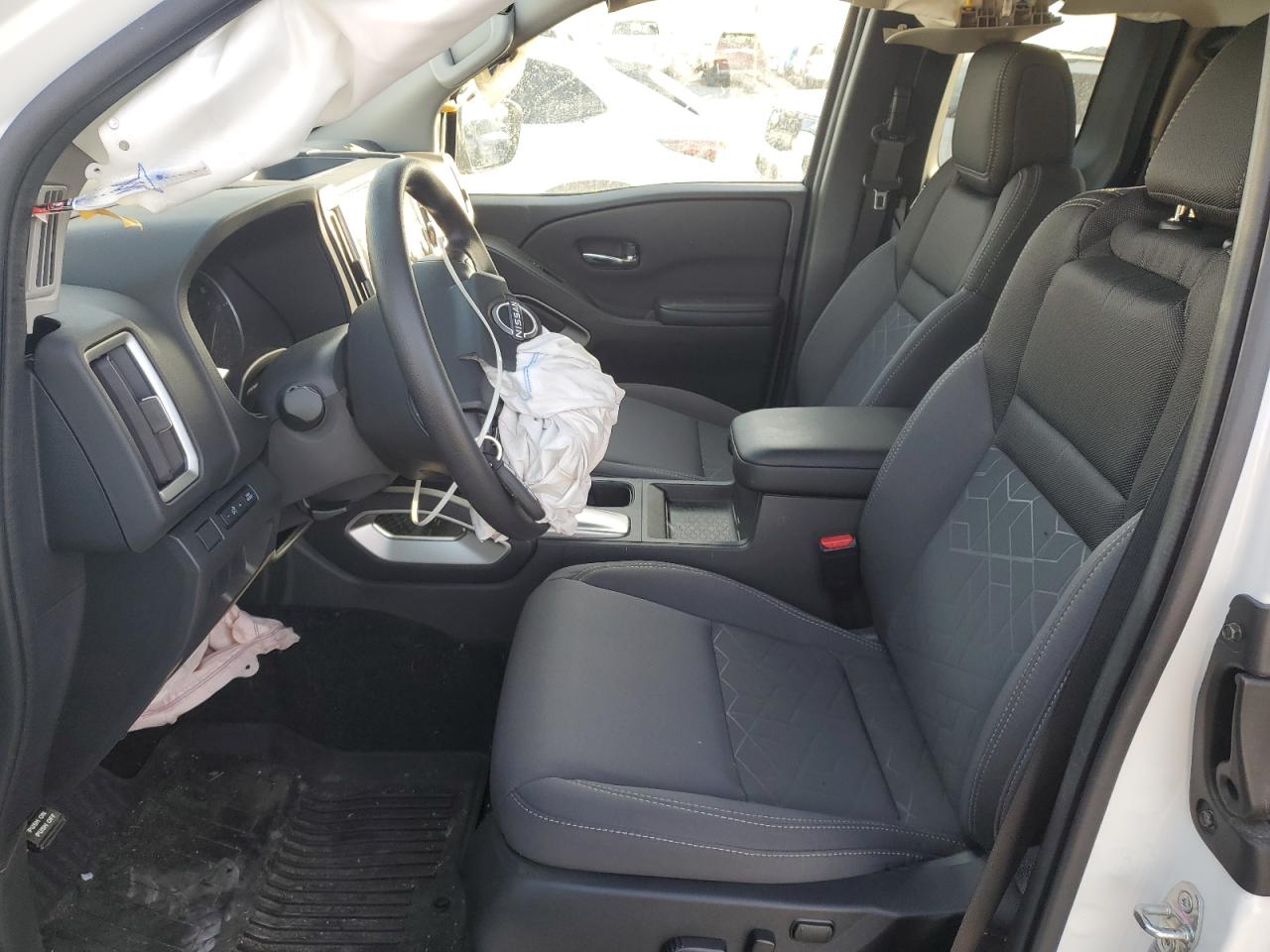 Nissan Frontier S Image 3