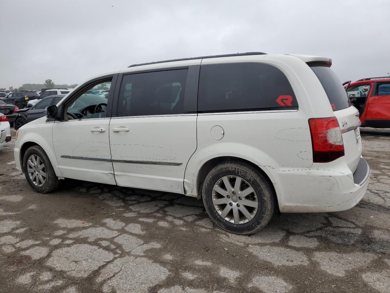 Chrysler Minivan Touring L Image 3
