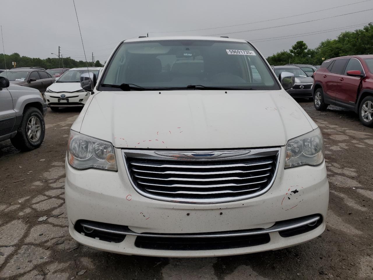 Chrysler Minivan Touring L Image 4