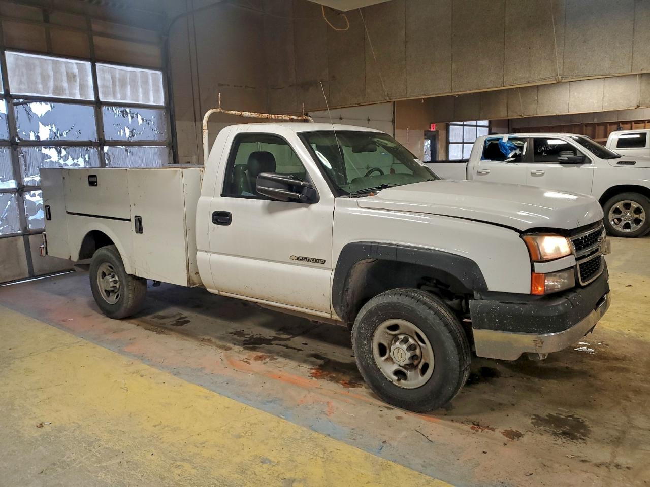 Chevrolet Silverado C2500 Heavy Duty Image 8