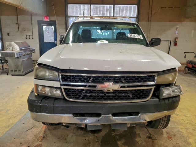 Chevrolet Silverado C2500 Heavy Duty Image 6