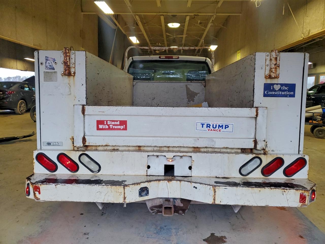 Chevrolet Silverado C2500 Heavy Duty Image 12