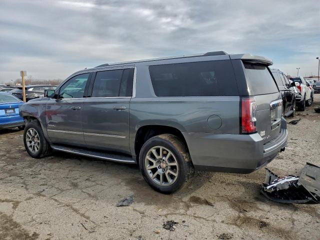 GMC Yukon Denali Image 9