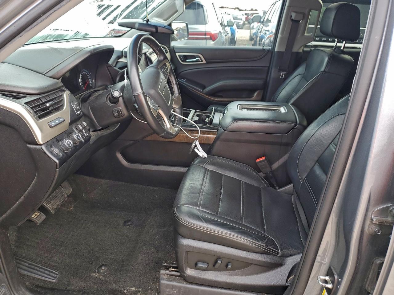 GMC Yukon Denali Image 10