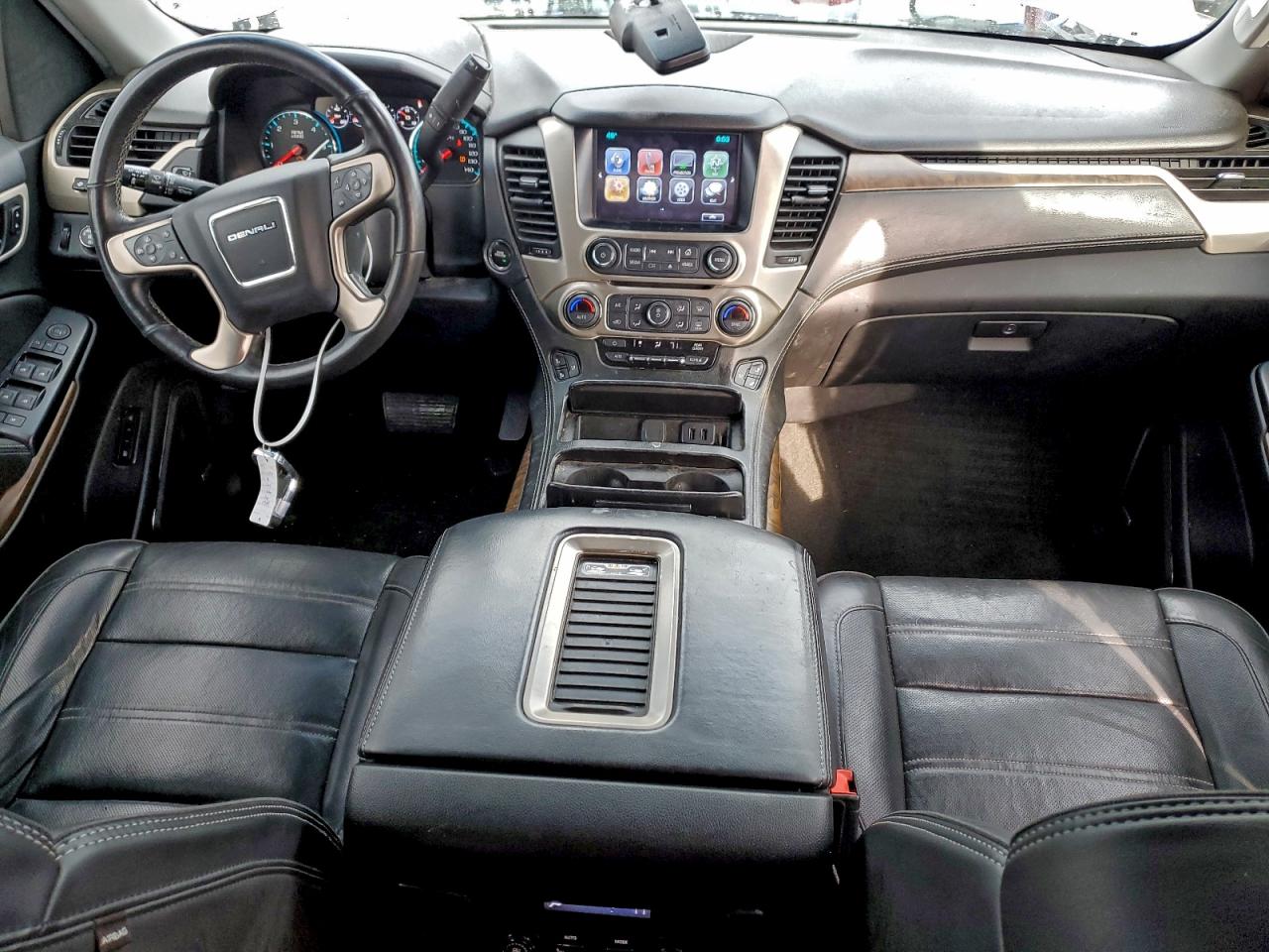 GMC Yukon Denali Image 3